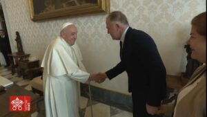 Governador Casagrande é recebido pelo Papa Francisco, no Vaticano