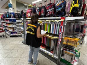 Pesquisa de preços de materiais escolares realizada pelo Procon-ES aponta diferença superior a 400% entre lojas