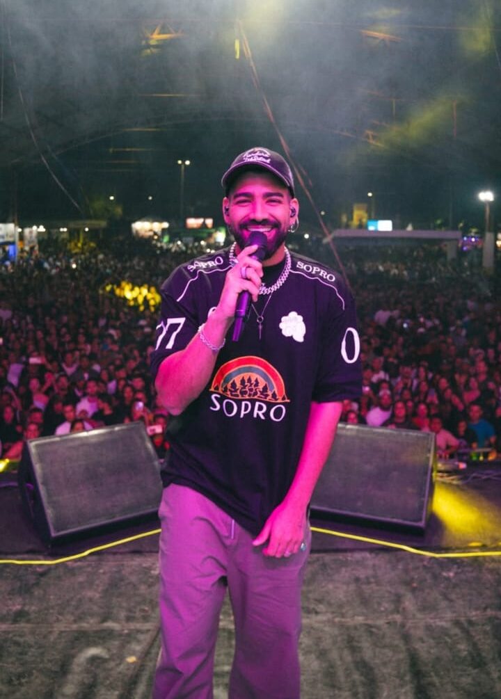 “A voz de vocês é o que eu mais amo ouvir”, declara Dilsinho no show dos 45 anos de Marilândia!