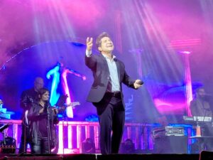 No primeiro dia de festa, Daniel lota o Pátio Condeva com nova turnê “Um Novo Tempo” e emociona o público em Vila Valério