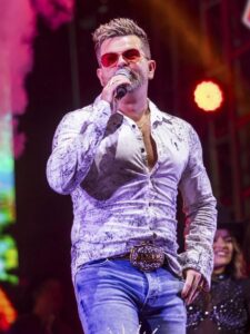 Alemão do Forró encerra a Festa do Café com grande sucesso em Vila Valério
