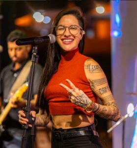 Feirinha Arte, Sabor e Cultura traz Paula Cassaro para animar Vila Valério nesta sexta-feira (04)