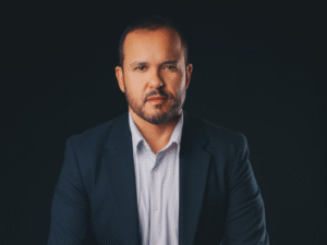 Ambientes planejados com neuroarquitetura reduzem estresse e ansiedade, diz especialista confirmado na Fenarq Design Summit
