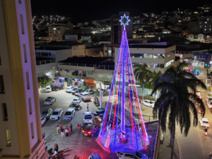 São Gabriel da Palha recebe árvore de Natal que celebra sua identidade cooperativista