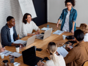 Desenvolver pessoas de forma estratégica: como preparar a empresa para o futuro  – Leia o artigo escrito por Ellen Cavalcanti